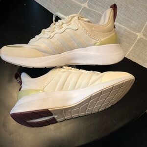 Adidas sneakers off white